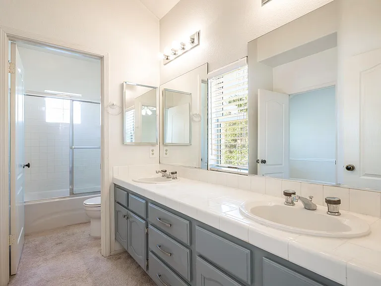 11718 Windcrest Ln — Photo 24