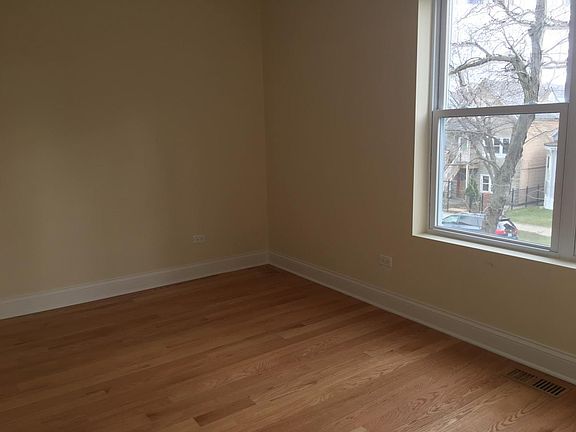 4th image of 3134 N Monticello Ave #1