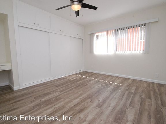 5th image of 915 N Ogden Dr APT 07