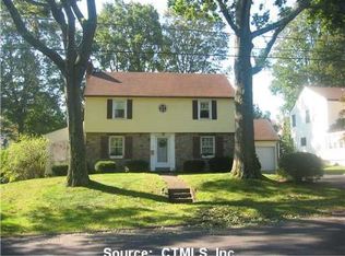 12 Pinehurst St, Trumbull, CT 06611