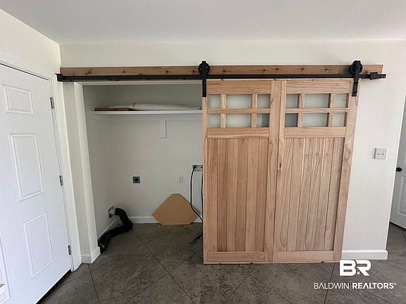 5th image of 18719 Wilters St