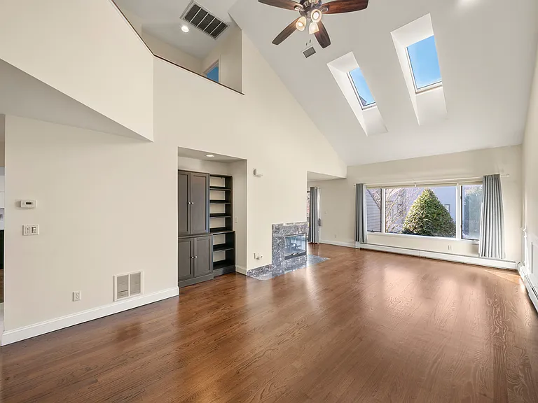 403 Dogwood Ct #403 — Photo 16