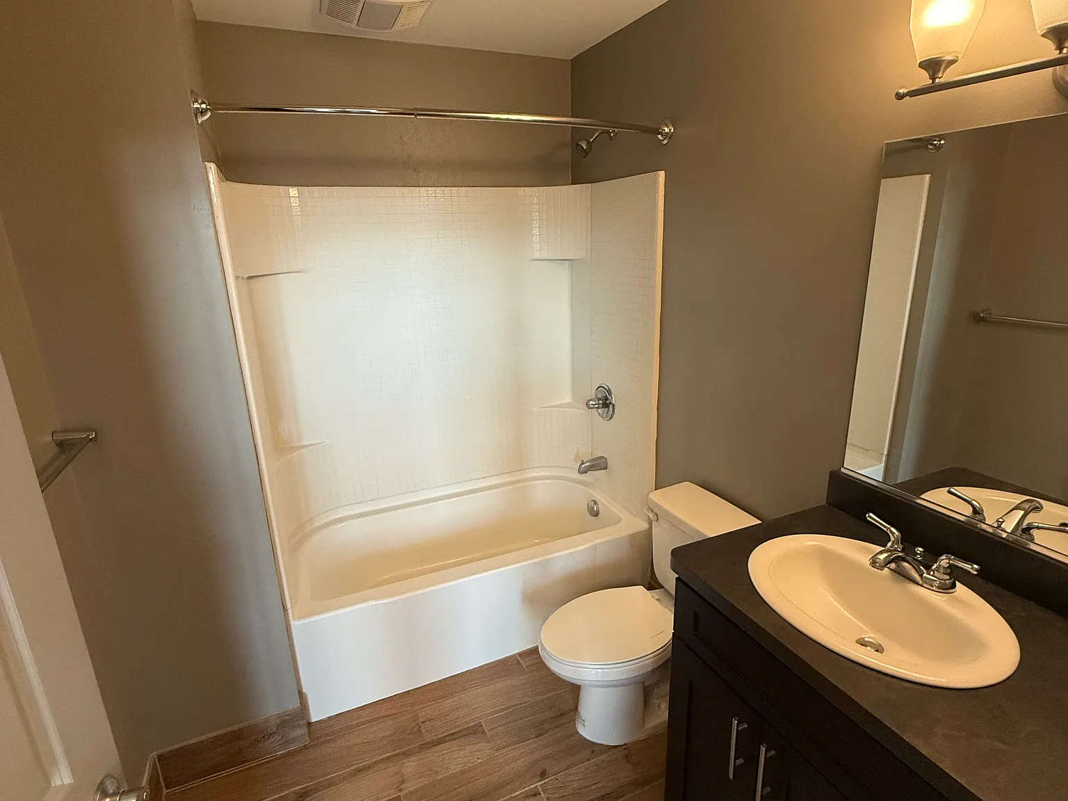 2 bed, 1400 sqft, $1,500 — Photo 4