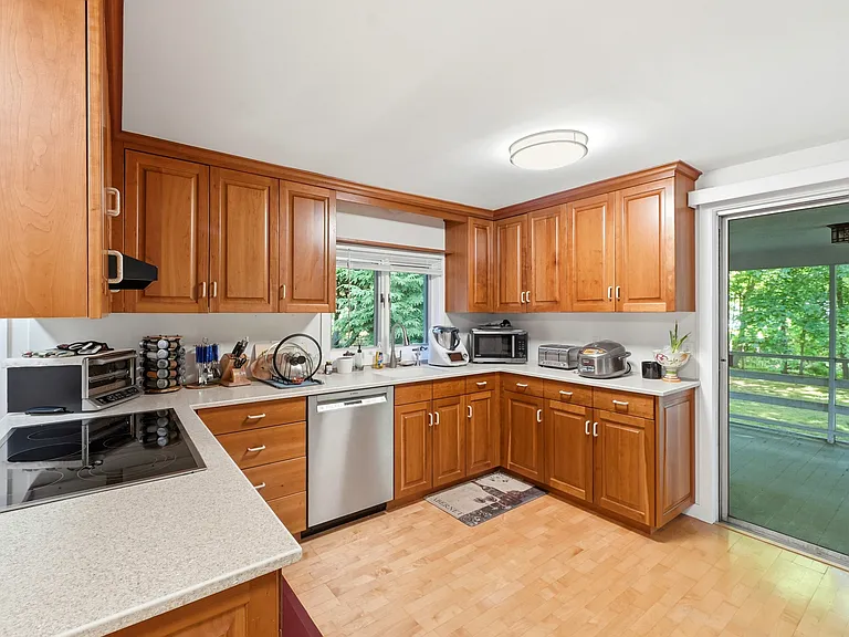6 Saddle Club Rd — Photo 8