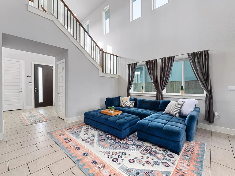 5412 Daimler Dr — Photo 5