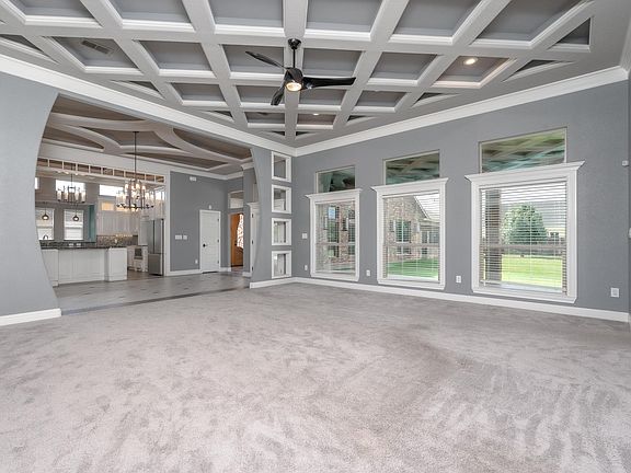 5th image of 302 Southwind Cir