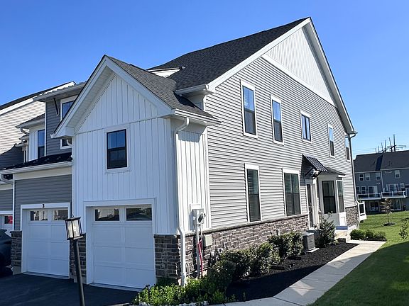 2nd image of 8 Tamarack Cir