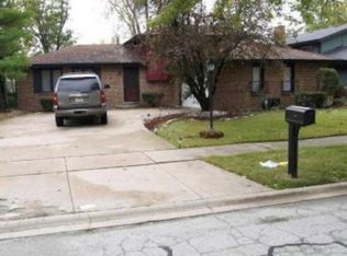 4927 Lakeshore Dr, Richton Park, IL 60471