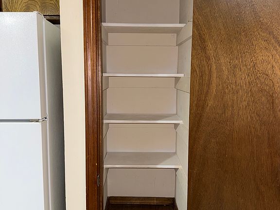 4th image of 128 Barrett Pl