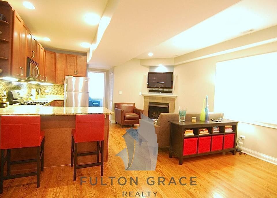 1st image of 1009 N Oakley Blvd #1GW