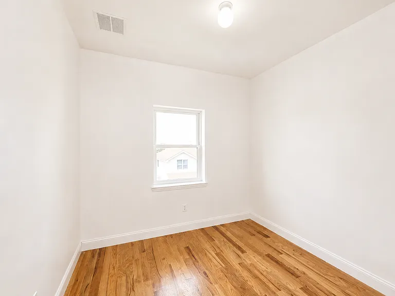 25 Knesel St #2 — Photo 15