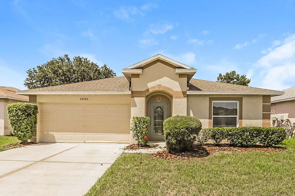 3 bed, 2.0 bath, 1460 sqft, $2,165 — Photo 1
