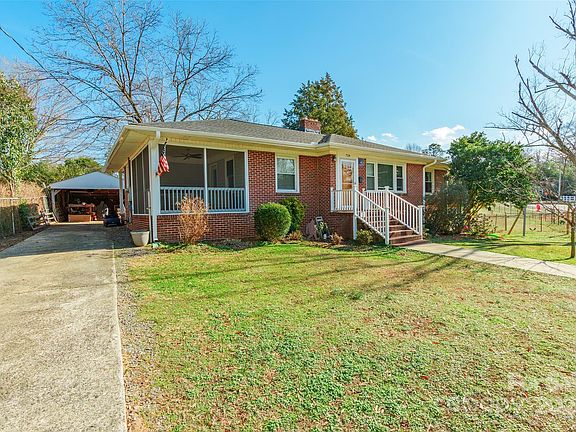 2nd image of 724 Colonial Dr
