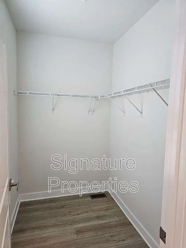 3 bed, 2.5 bath, 1606 sqft, $2,270 — Photo 3