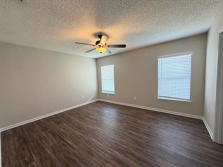 6902 Southern Oaks Dr W — Photo 9