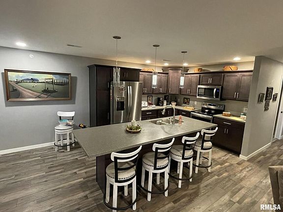 5th image of 440 E Franklin St #203