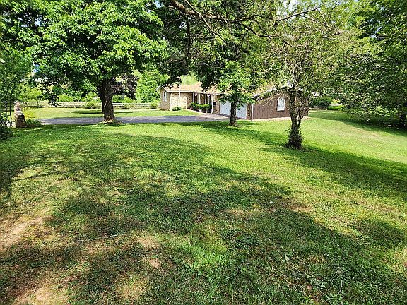 2nd image of 2405 Winding Rd