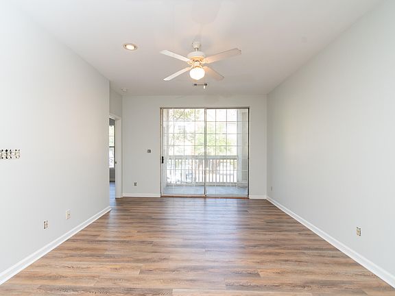 3rd image of 1600 Long Grove Dr Unit 915