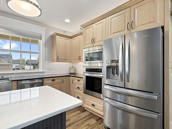 4th image of 33078 Meadow Wood St