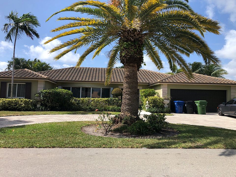1st image of 3216 NE 42nd Ct