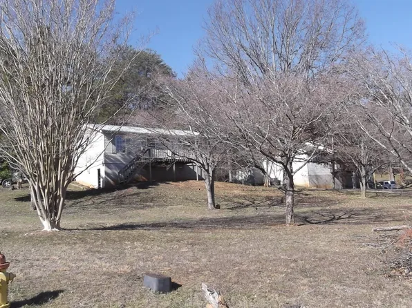 1426 Windsor Dr, Dandridge, TN 37725