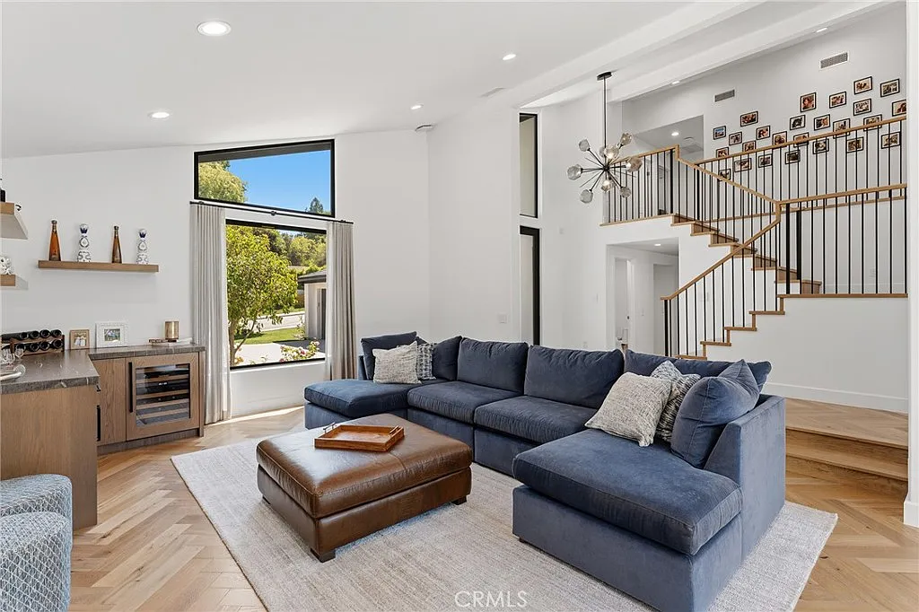 5 bed, 3350 sqft, $12,000 — Photo 4