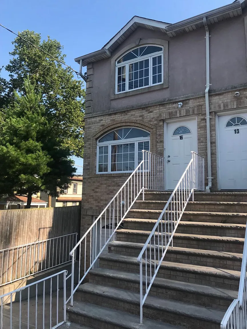 16 Tessa Ct photo 1