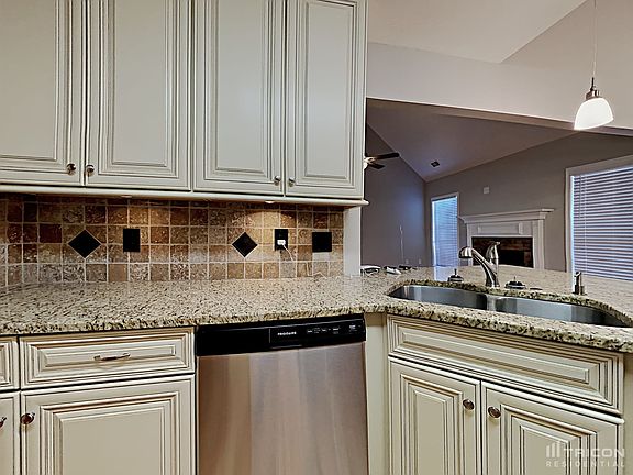 5th image of 41 Mosswood Ln