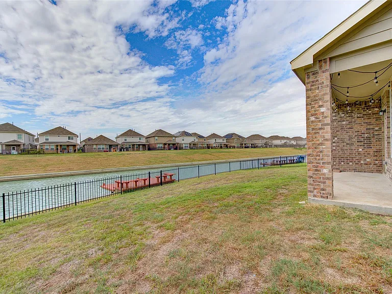 3707 W Alessano Ln — Photo 44