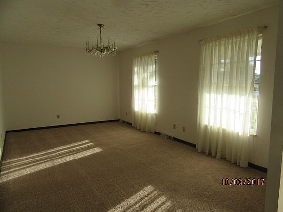 4th image of 3310 Oakdale Ln