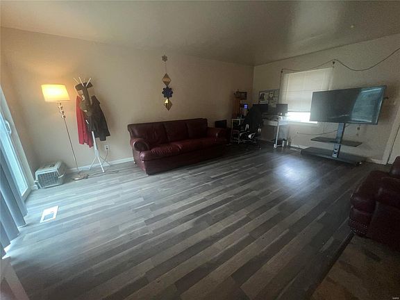 3rd image of 9307 Scottdale Ave