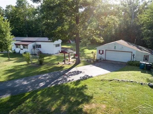 1602 S Eight Mile Rd, Breckenridge, MI 48615