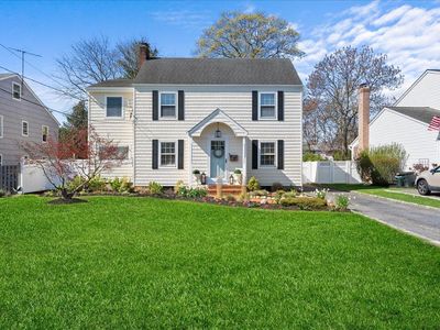 26 Seafield Lane, Bay Shore, NY, 11706