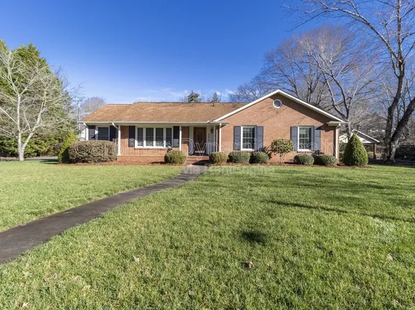 6618 Castlegate Dr, Charlotte, NC 28226
