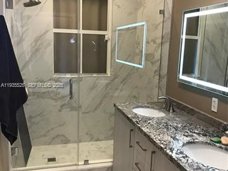 10872 SW 89th St #Townhouse 10872 — Photo 13
