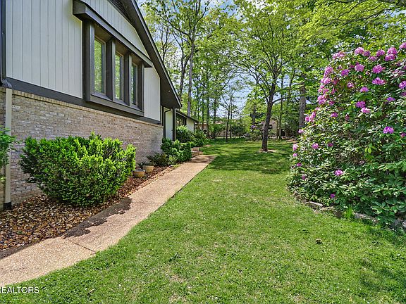 3rd image of 12 Ridge Crest Cir