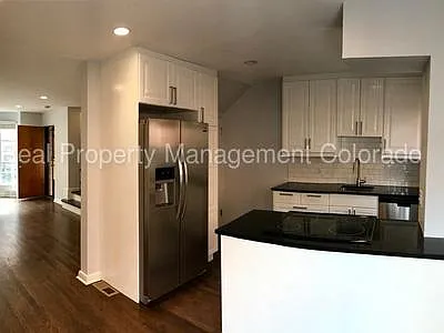 1050 N Logan St #D — Photo 9