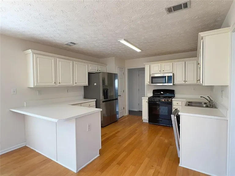 5045 Saddle Bridge Ln — Photo 5