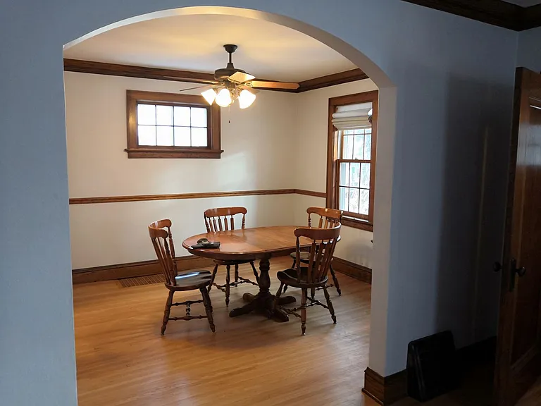 225 W Kent Rd — Photo 16