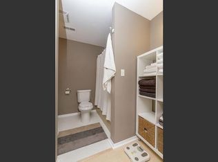 1426 Stonebridge Cir, Wheaton, IL 60189