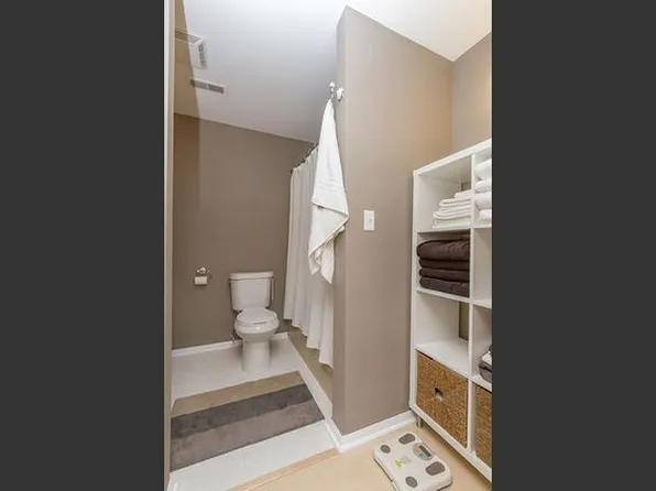 1426 Stonebridge Cir, Wheaton, IL 60189