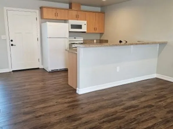 1026 N White St, Hanford, CA