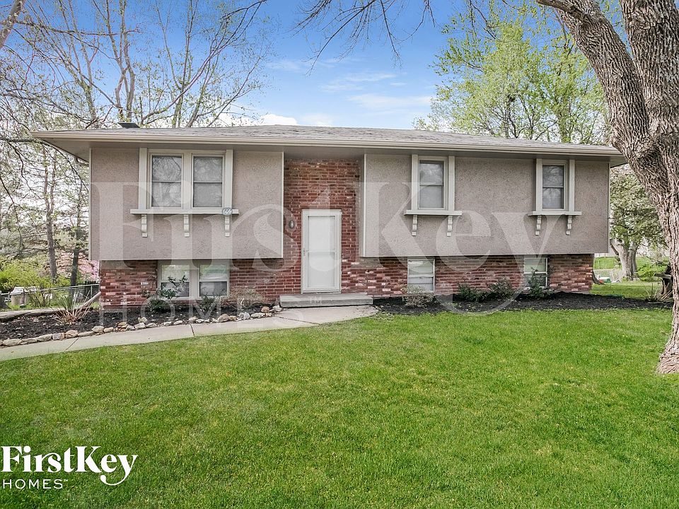 1st image of 606 NE Park Cir