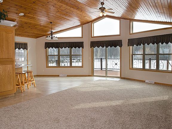 Spacious great room 