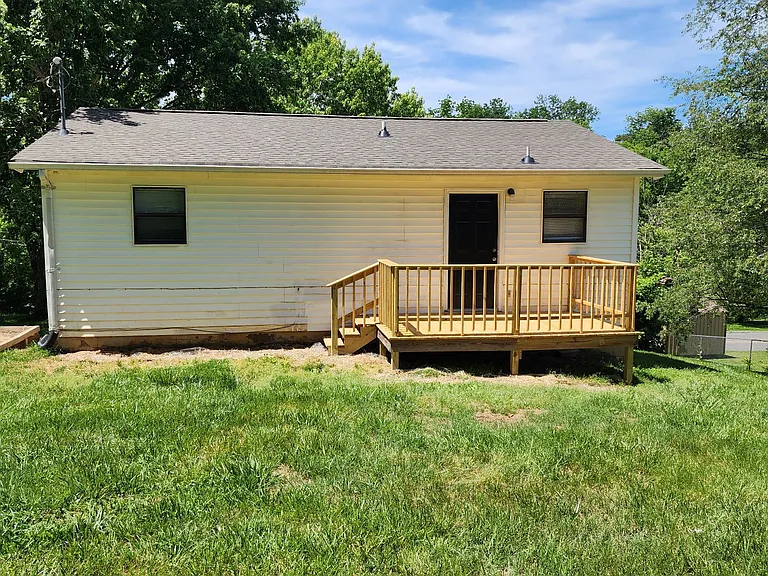 2456 Fairview Rd — Photo 3