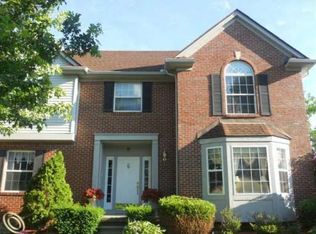 44 Wildwood Ln, Troy, MI 48085