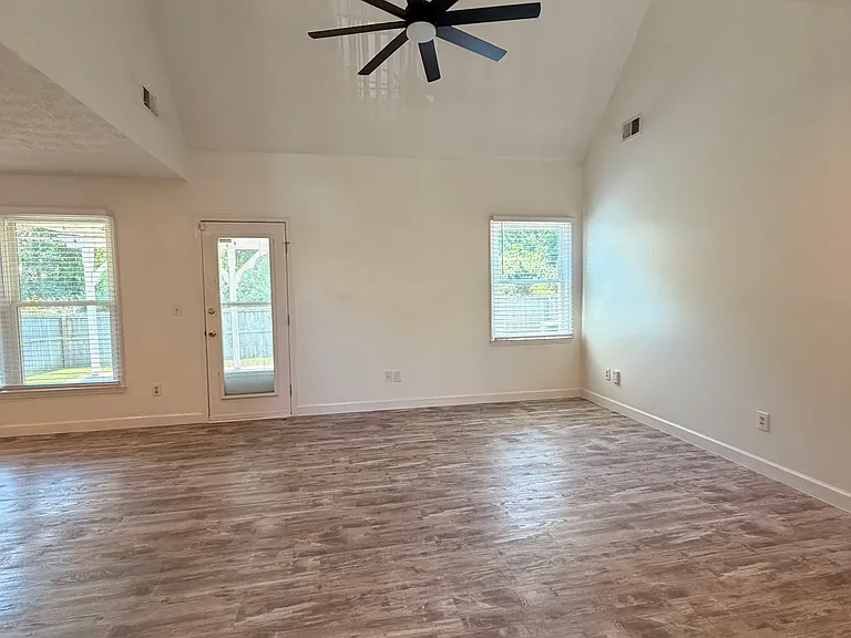 1819 Timber Creek Dr — Photo 11