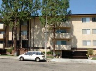18631 Burbank Blvd APT 4, Tarzana, CA 91356