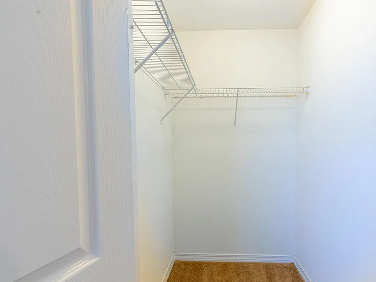 17239 Avondale Cir — Photo 10
