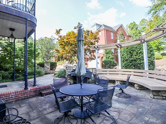 4th image of 724 Mogridge Ln